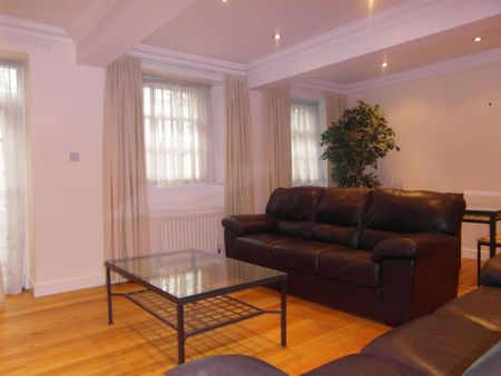 2 bedroom Flat To Let - Photo 2