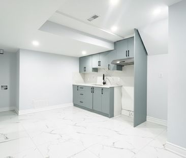 For Lease - 31 Ames Crescent, Aurora, Ontario - Photo 1