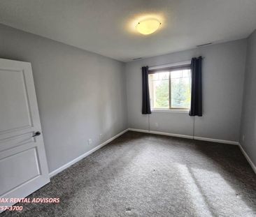 BEAUTIFUL AIR-CONDITIONED 2 BED+DEN CONDO IN THE PALISADES, SHERWOO... - Photo 4