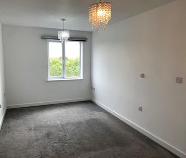 2 bedroom Flat To Let - Photo 3