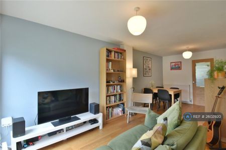 2 bedroom terraced house to rent - Photo 2