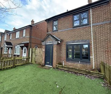 3 bedroom semi-detached house to rent - Photo 3