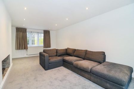4 bedroom semi-detached house to rent - Photo 2