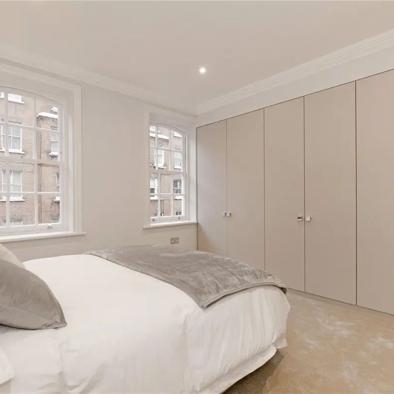 3 bedroom flat in Islington - Photo 1