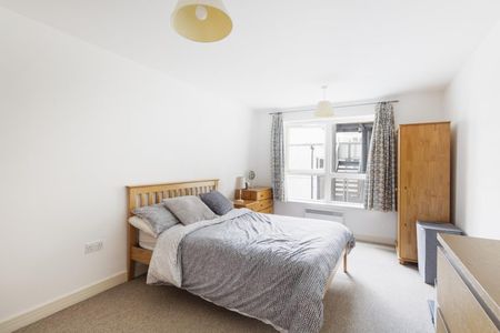 1 Bed Flat - Photo 3