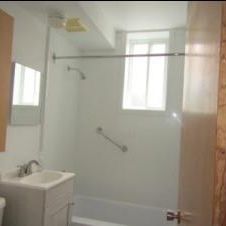 Libre imm 4.5 Rénové demi-sous sol 3plex 2 chambres (13×10 et 8x8) @ Vieux Longueuil - Photo 4