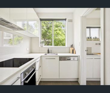 Air-Conditioned Parkside Apartment In Walk To Everything Location - Photo 6