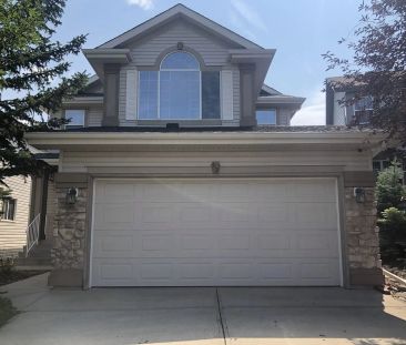 2-Story Front Drive Garage Backing onto a Greenbelt & Pathway — 3 Bedrooms House - Photo 1