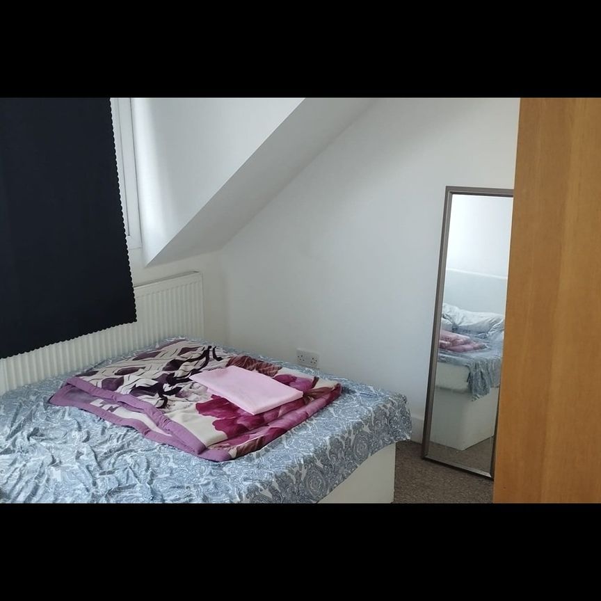 2 Bed Flat, St Pauls Avenue, NW2 - Photo 1