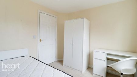 4 bedroom terraced house to rent - Photo 5