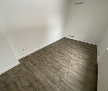 2 Zimmer-Wohnung mit Terrasse und geräumiger Küche - Photo 2
