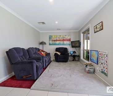 12 Throssell Crescent - Photo 6