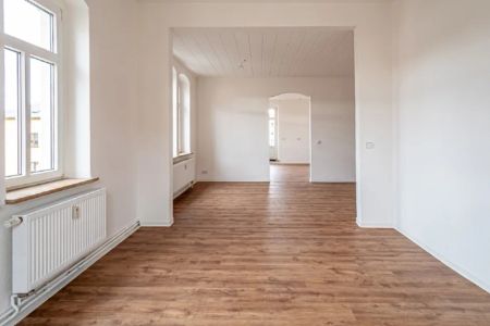 Großzügige Familienwohnung im früheren "Hotel Amtshof". Mit großem Balkon und Tageslichtbad. - Foto 2