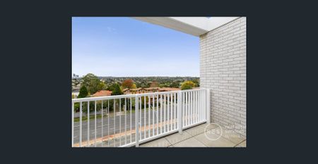 Exquisite Style and Serenity in the Heart of Tullamore - Photo 5