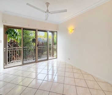 Freshly Renovated One-Bedroom Apartment – The Lakes Resort - Photo 3