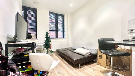1 bedroom Flat in Garrard House, Reading - Photo 5