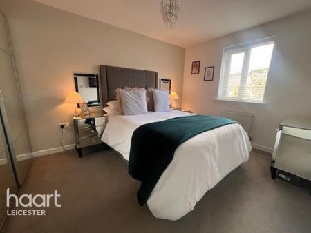 4 bedroom semi-detached house to rent - Photo 2