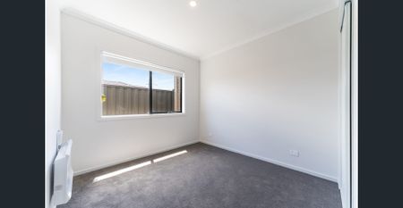 **RECEIVE ONE MONTH FREE RENT, ASK US HOW!! Brand-New 4-Bedroom Home for Lease in Truganina - Photo 4