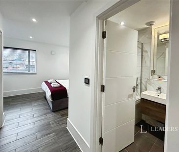 2 bedroom property to rent Denmark Villas, Hove, East Sussex, BN3 - Photo 2