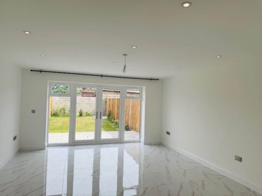 Ogilvie Road, High Wycombe - Photo 1