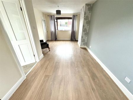 3 bedroom detached house to rent - Photo 2