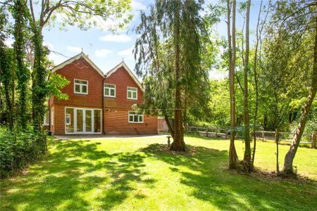5 bedroom detached house to rent - Photo 3