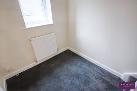 3 bed Town House - To Let - Photo 2