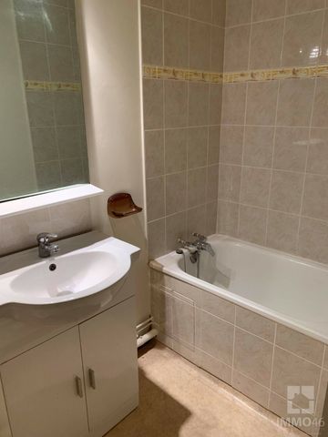 Location Appartement 1 pièce 25m² CAHORS 46000 - Photo 5