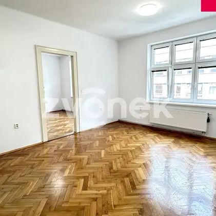 Pronájem bytu 3+1 v centru Zlína, ul. Soudní ( Náměstí Míru ) - Photo 1