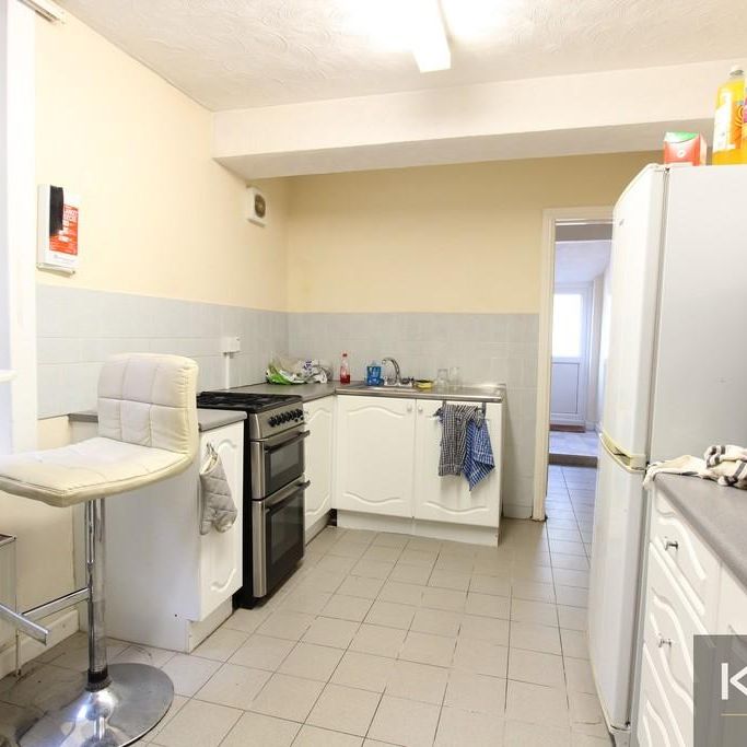 4 bedroom semi-detached house to rent - Photo 1