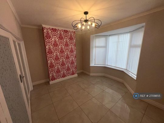 3 bedroom semi-detached house to rent - Photo 1