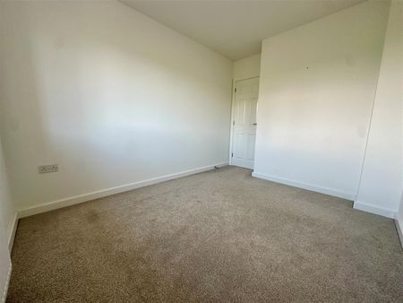 Haystack Avenue, Chippenham, SN14 - Photo 4