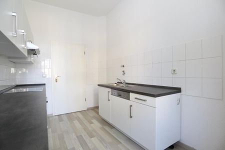 mitten auf dem Schloßberg • 2 Zimmer • neues Laminat • mit Balkon • mit Küche • zur Miete - Foto 2
