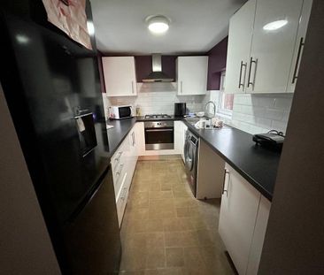 3 bedroom parking to rent - Photo 2