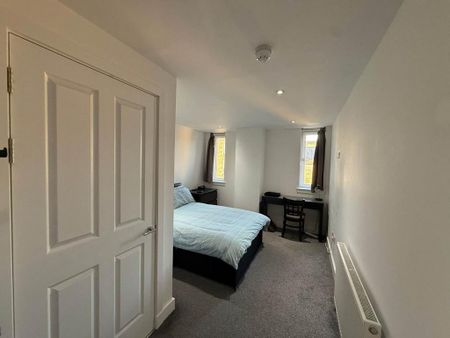 3 bedroom flat to rent - Photo 3