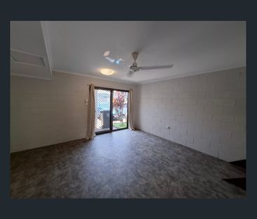 Convenient double level unit with air con! - Photo 1