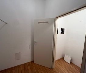 Wohnung in Zentrum Nähe wunderschönem Altbau! - Photo 3