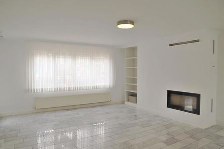 Ruim duplex appartement met groot terras in het centrum - Photo 4