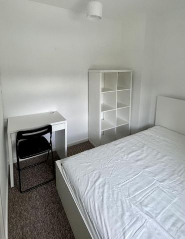 4 bedroom semi-detached house to rent - Photo 2