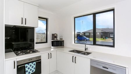 Spacious Family Home on a Quiet Cul-de-Sac - Photo 3