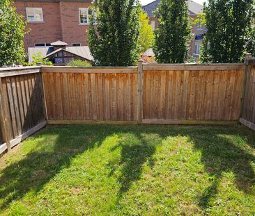 For Lease - 96 Fortis Crescent, Bradford West Gwillimbury, Ontario - Photo 5