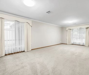 Well-Maintained Family Home in the Heart of Werribee - Photo 2