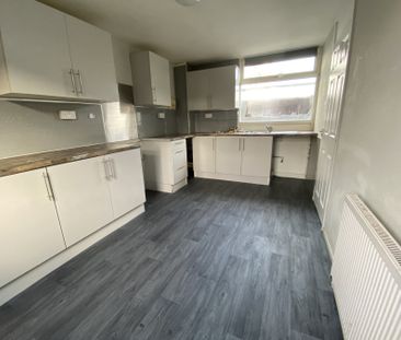 Stroud Crescent West, Bransholme - Photo 2