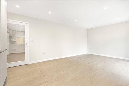 A newly built modern apartment situated on the first floor with a balcony and allocated parking in this popular south Oxfordshire location. Ideally located for access to the A34, central Abingdon, Oxford and Didcot for train links. - Photo 4