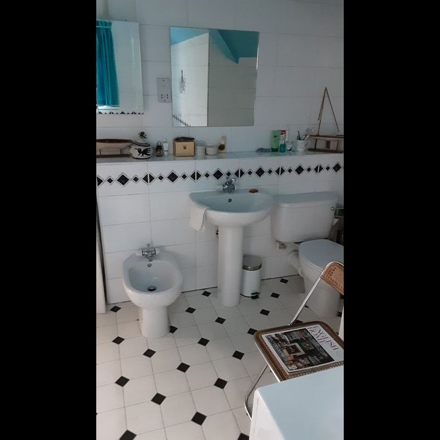 1 Bed Flat, British Grove, W4 - Photo 1