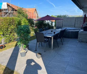 Large luxury apartment in a small building - Photo 2