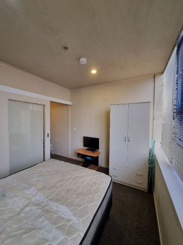 CITY CENTRE 1brm furnished - University location - Photo 3