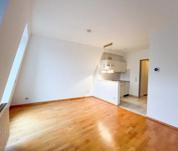 Direkt am Marktplatz! 1 Zimmer Apartment mit Einbauküche und Balkon! - Photo 5