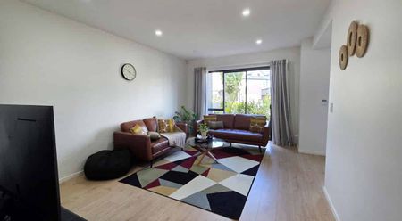 Hobsonville, 4 Bedrooms, $920 - Photo 3