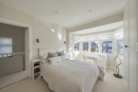 4 bedroom semi-detached house to rent - Photo 4